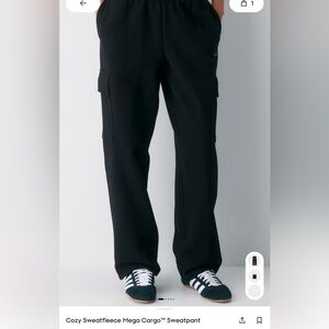 Women’s Artizia Cozy Sweatfleece Mega Black Cargo Pants